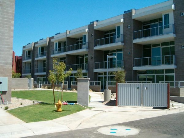 Front building farmer avenue lofts