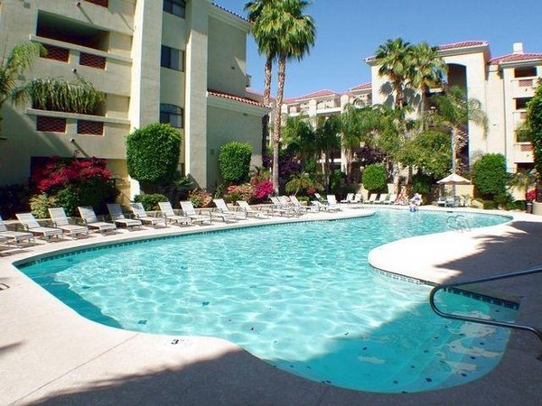 Swimming pool meridian condos